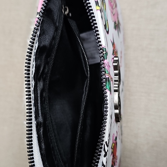 NWT Ed Hardy Tattoo-Styled White Mini Shoulder Bag Skulls, Roses, Hearts - Picture 10 of 11